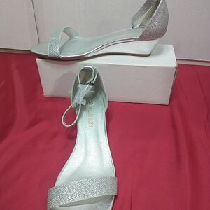Dream Pairs Womens SZ 11 Ingrid Ankle Strap Low Wedge Silver Sandal